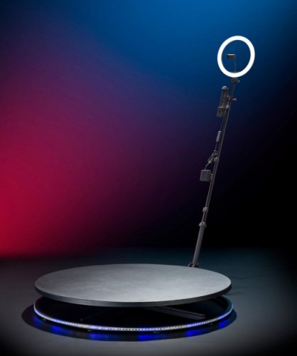 Reels360 360° Photo Booth — rotating platform with ring light arm